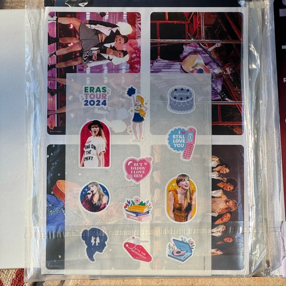 The Essential: Taylor Tour Collection - Picture 6 of 8